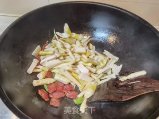 腊肠炒笋干步骤6