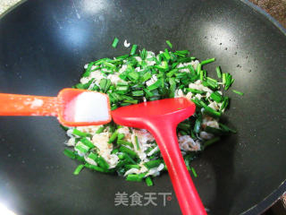 韭菜炒白虾米步骤5