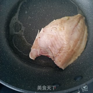 煎金鲳鱼步骤7