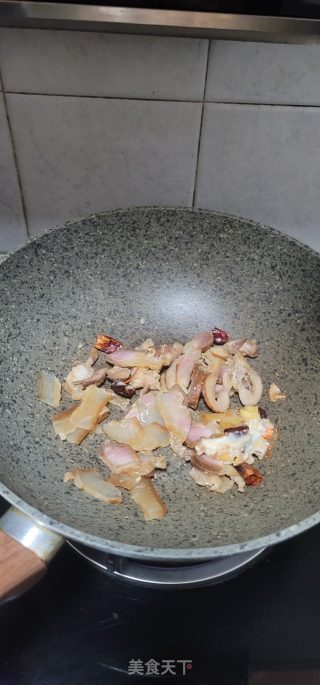 腊肉胡萝卜丝炒芦蒿步骤2