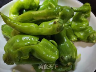 擂辣椒炒油渣步骤1