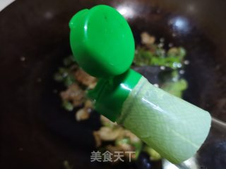 擂辣椒炒油渣步骤7