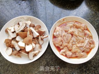 香菇焖鸡腿步骤5