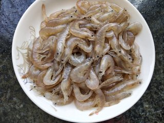 韭菜炒白虾步骤2