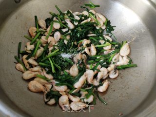 韭菜炒白虾步骤8