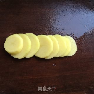 腊肠蒸土豆步骤1