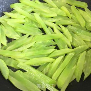 虾仁鸡蛋炒莴笋步骤10