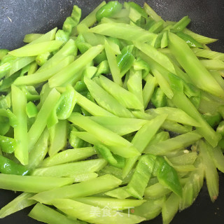 虾仁鸡蛋炒莴笋步骤11