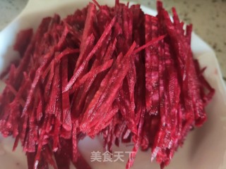 肉片炒紫菜头步骤2