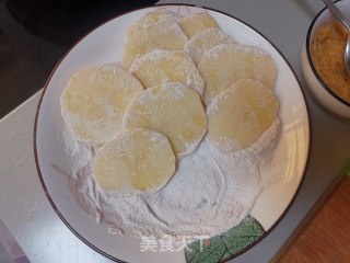 咸蛋黄焗土豆片步骤1