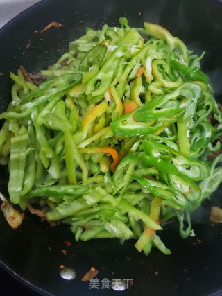 让人食欲大开的孜然炒肉步骤9