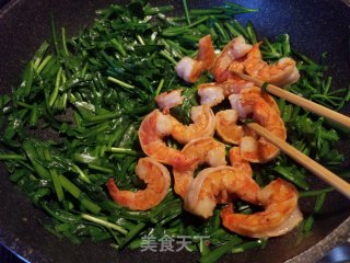 韭菜虾仁步骤7
