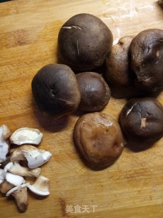 腊肉炒香菇步骤2
