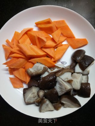 腊肉炒香菇步骤4