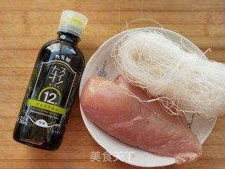 鸡丝酸菜粉步骤1 鸡丝酸菜粉步骤1