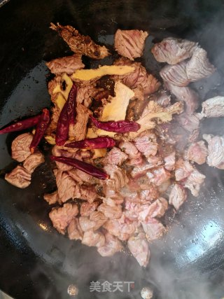 土豆胡萝卜炖牛腩步骤1