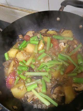 土豆胡萝卜炖牛腩步骤8