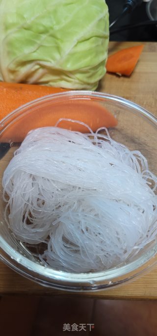 包菜鸡蛋炒粉丝步骤1