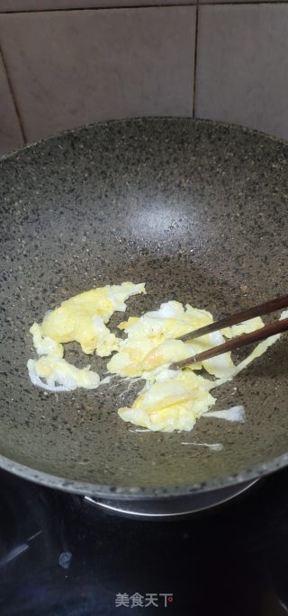 包菜鸡蛋炒粉丝步骤3