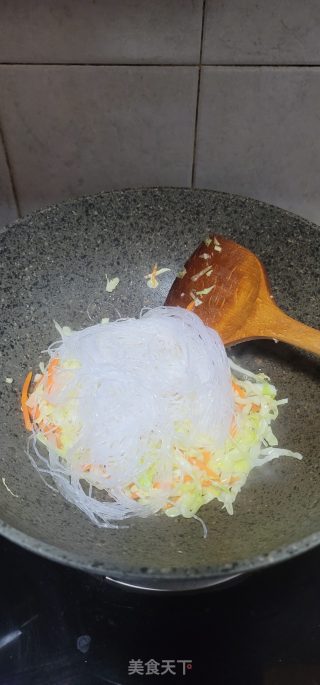 包菜鸡蛋炒粉丝步骤8