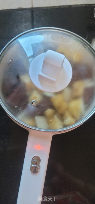 白菜油豆腐猪红煲步骤6