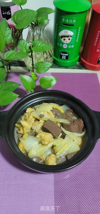 白菜油豆腐猪红煲步骤8