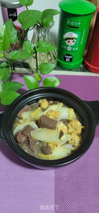 白菜油豆腐猪红煲步骤9
