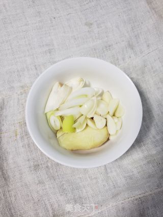 鲜掉眉毛的炒花蛤步骤3