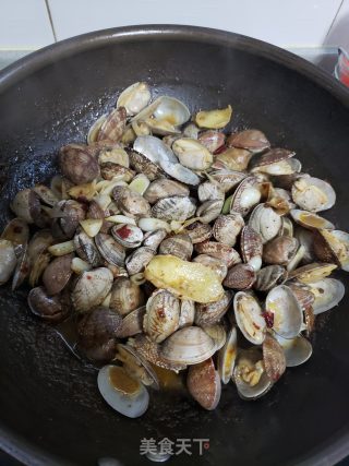 鲜掉眉毛的炒花蛤步骤10