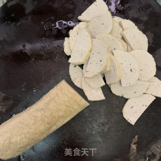 蒜苗炒肉饼步骤1
