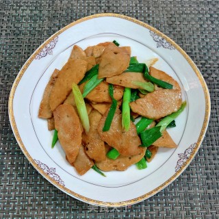 蒜苗炒肉饼步骤9