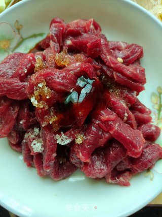 红椒炒牛肉丝步骤2