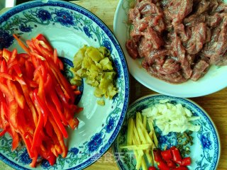 红椒炒牛肉丝步骤4