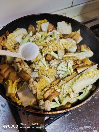 花菜莲藕炒肉片步骤4