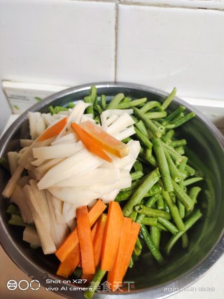 豆角炒莲藕步骤1