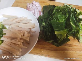 上海青炒莲藕丝步骤1