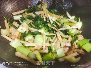 上海青炒莲藕丝步骤6