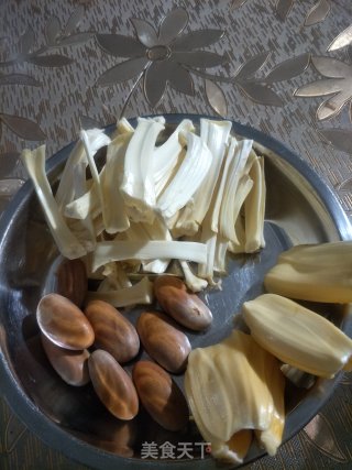 菠萝蜜的边角料炒鸡蛋步骤2