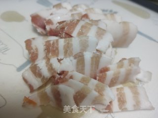 五花肉炒韭菜步骤1