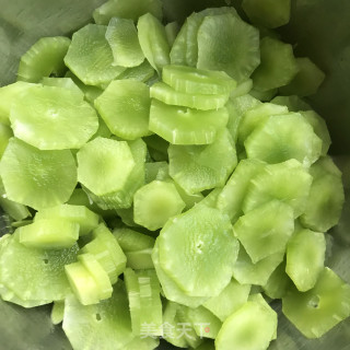 银鱼炒莴笋步骤3