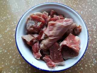 红焖羊肉萝卜步骤2