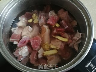 红焖羊肉萝卜步骤3