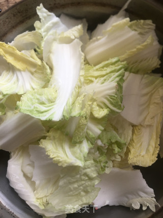 肉末豆腐炖白菜步骤1