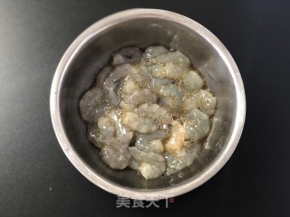 脆皮炸虾仁步骤2