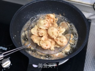 脆皮炸虾仁步骤6