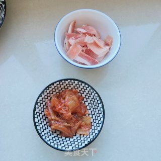 辣白菜炖豆腐步骤1