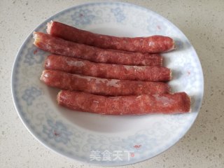 广式腊肠炒莲菜步骤2