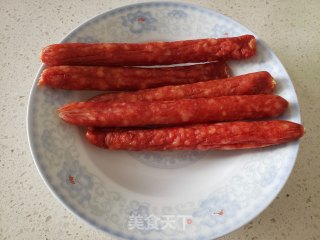 广式腊肠炒莲菜步骤1