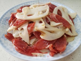 广式腊肠炒莲菜步骤6