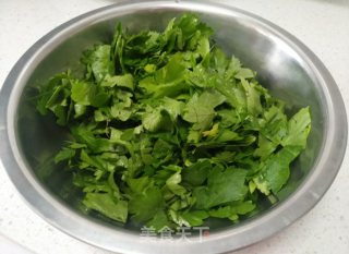 蒸胡萝卜丝芹菜叶木耳步骤4